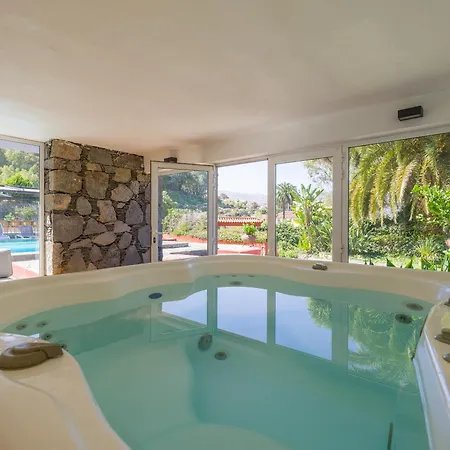 El Jardin De With Private Pool, Sauna & Jacuzzi Villa